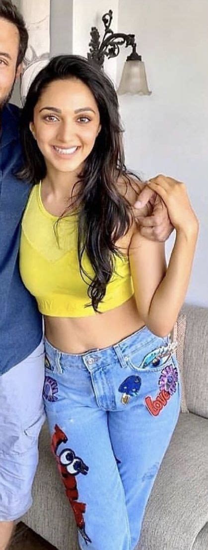 Pin By Jignesh Patel On Kiara Advani Deepika Padukone Style Kiara Advani Hot Feminine Aesthetic