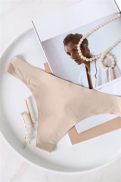 Testszínű finom lézervágott tanga Baci Lingerie