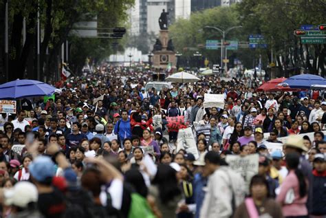 Mexico Teacher Protest 2013: See Angry Teachers Clash With Police Over