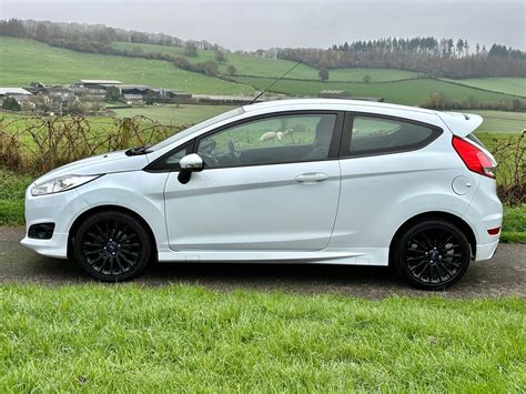 Used Ford Fiesta 2013 White In Pontypool Torfaen Peake Motor Company