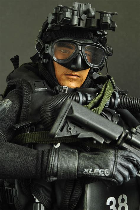 OneSixth Hobby Hot Toys USSOCOM Navy SEAL UDT 2005 Wetsuit Ver