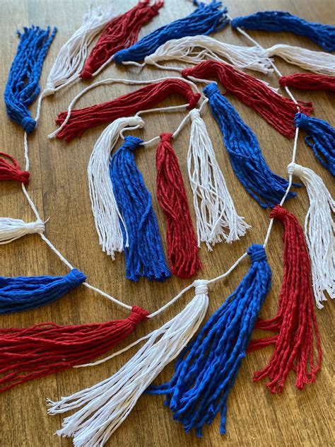 36 Great Britain Red White Blue Hanging Swirl Decorations Kings