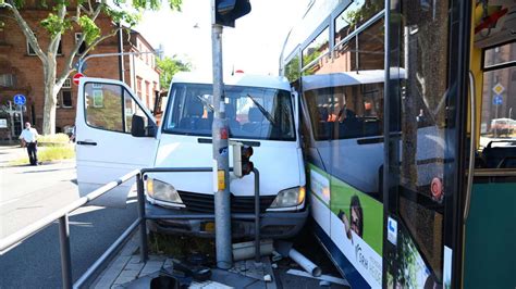 Mannheim Neckarstadt Ost Unfall Sprinter Fahrer Bersieht Beim Wenden