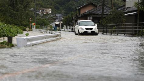 Unwetter Mehrere Tote Durch Taifun Shanshan In Japan