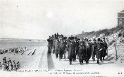 Berck Plage Mai Madame Raymond Poincare Se Rend Par La Digue Au