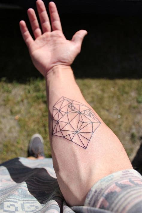 tatuaggio avambraccio disegno geometrico Religiöses Tattoo Dreieckiges