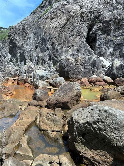 Foto De Shikinejima In Tokyo Is A Wild Hot Spring Paradise Jinata Onsen Is A Free Mixed Bathing