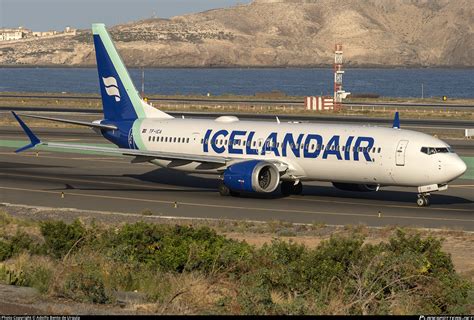 TF ICA Icelandair Boeing 737 9 MAX Photo by Adolfo Bento de Urquía ID