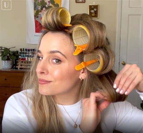 This Is A Guide To Using Velcro Hair Rollers Learn How To Use Velcro