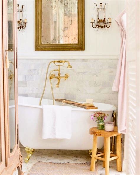 23 French Country Bathroom Decor Ideas For Your Home