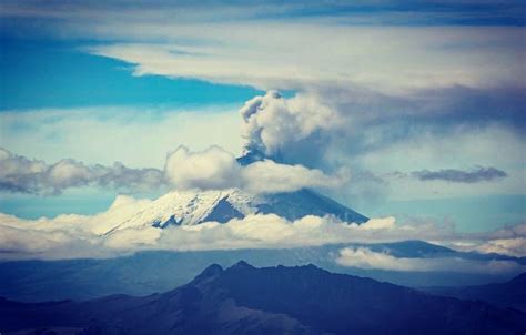 Erupting Cotopaxi Volcano (Photo) | Quito Ecuador