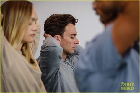 Margot Robbie S Hot Brother Cameron Makes Runway Debut Photo Photos Just Jared