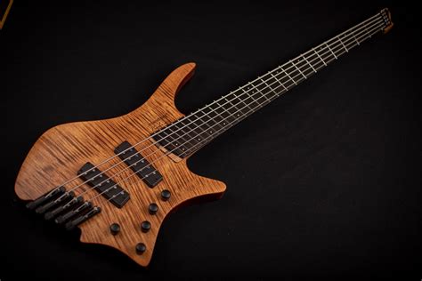 Headless Guitars with Ground-Breaking Comfort | .strandberg*