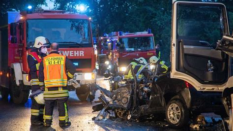 Vogelsberg J Hriger Autofahrer Stirbt Nach Zusammenprall Mit Lkw