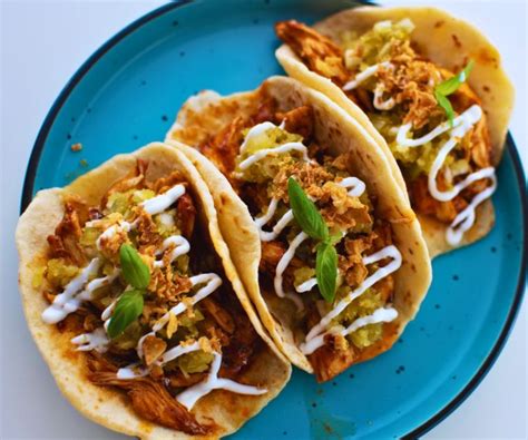 Pulled Chicken Tacos With Tomatillo Salsa Chef S Pencil