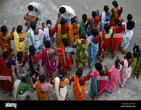 Santhal dance hi-res stock photography and images - Alamy