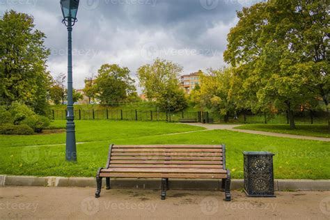 City Park and Bench 11672123 Stock Photo at Vecteezy