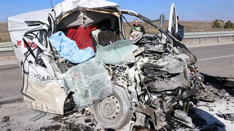 Kütahya da trafik kazası 1 ölü 1 yaralı Son Dakika Haberleri