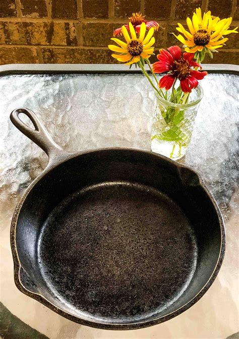 How to re season a cast iron skillet care cooking tips – Artofit