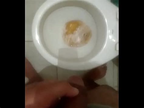 Quero mijar em você me deixa mijar em você Não quer um banho de urina XVIDEOS