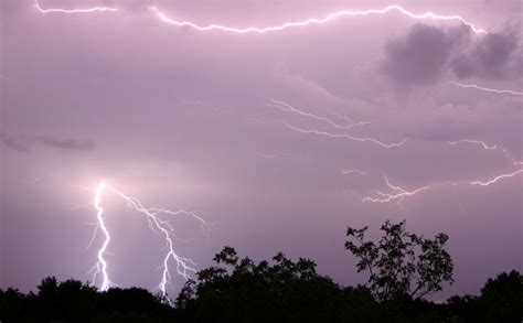 Hot Conditions Thunderstorms Forecast Until Next Week