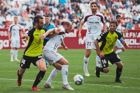 El Albacete Balompi Viaja A Vallecas Con Dudas En La Defensa Pero Con