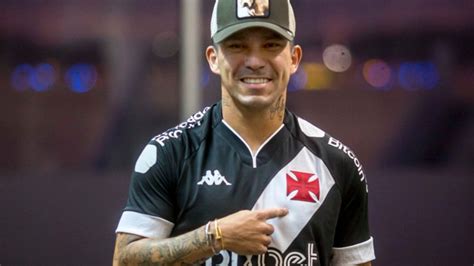 Vasco Anuncia A Contrata O De Gary Medel