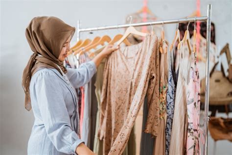 9 Rekomendasi Gamis Hitam Ethica Untuk Tampil Elegant