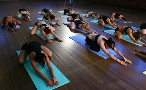 Yoga desnuda nueva moda de las mujeres en EE UU Spanish china org cn 中国