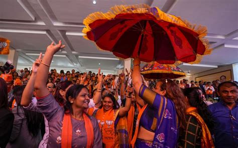 Bjp Poised For A Record Victory In Gujarat Congress Ahead In Himachal