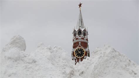 Moscow Hit by Freezing Temperatures and Record Snowfall | The Weather ...