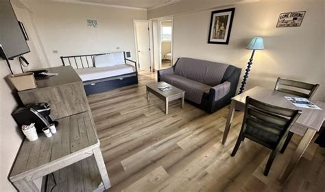 Guest Rooms and Suites | Westport Inn & Cabins