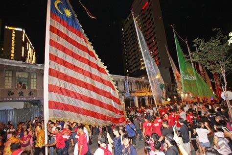 槟大旗鼓龙狮大游行．八仙上阵逗乐民众 地方 大北马 星洲网 Sin Chew Daily