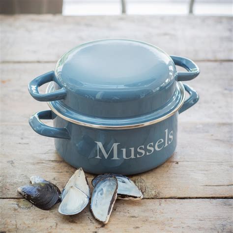 Serve And Indulge In Deliciously Fresh Moules With The Beautiful Mussel