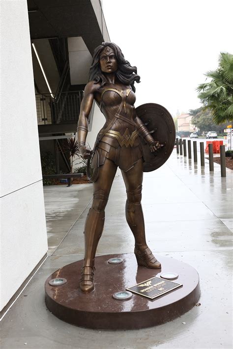 Warner Bros Unveils Life Sized Bronze Wonder Woman Statue In Burbank