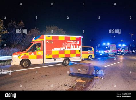 A Schkeuditz Kleinbus Audi Und Seat Krachen Zusammen Schwerer