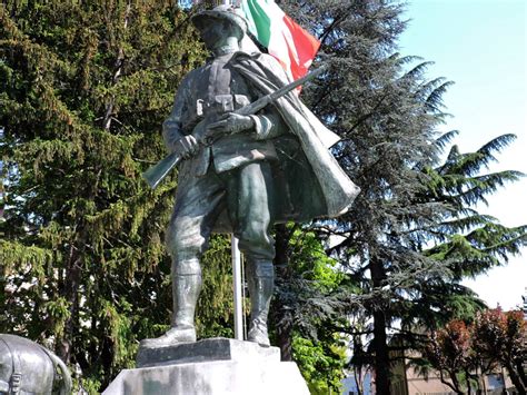 Monumento Ai Caduti Del Corpo Degli Alpini Alba Pietre Della Memoria