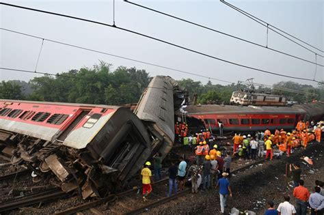 Crushed Rail Cars Bodies Tangled In Metal Passengers And First Responders Recount The Horror