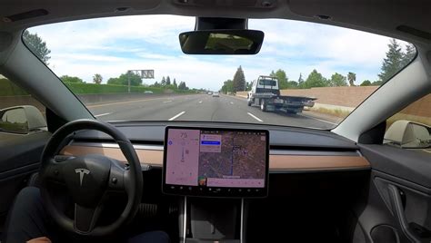 Tesla Autopilot Will Now Let Drivers Stay In Passing Lane With New Update