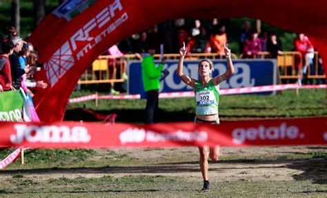 Carolina Robles coronada en el cross antes de su último baile en los