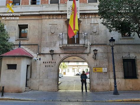 La Guardia Civil Auxilia A Un Beb Que Dej De Respirar Mientras Le