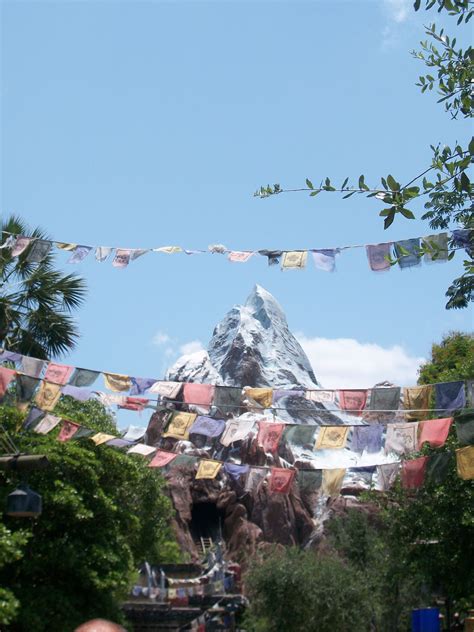 Disneyland Vs Disney World The Matterhorn Bobsleds And Expedition