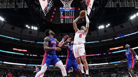 Demar Derozan Nikola Vucevic Help Bulls Beat Pistons