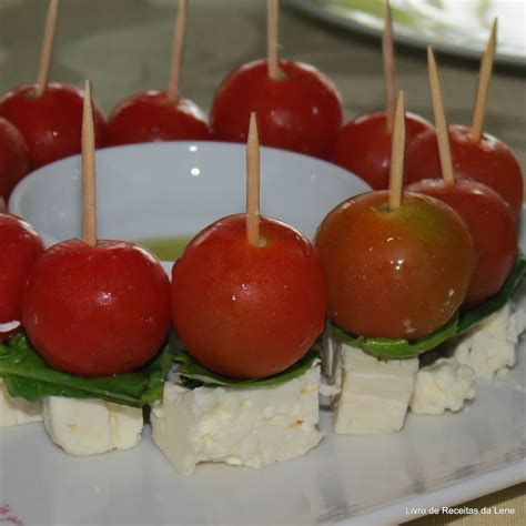 ESPETADAS DE TOMATE CHERRY MANJERICÃO E FETA LIVRO DE RECEITAS