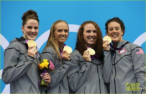 U S Womens Swimming Team Wins Gold In 4x200m Relay Photo 2695451