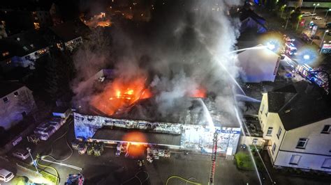 Gro Brand In Hagen Feuerwehr Bek Mpft Flammen Im Centershop