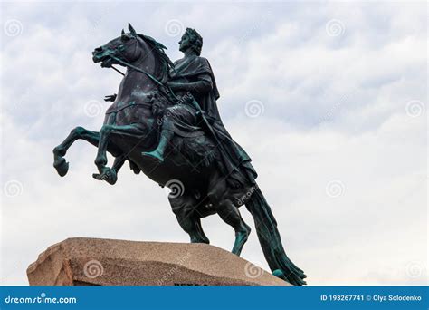 Monumento A Pietro Il Grande Cavaliere Di Bronzo In St Petersburg