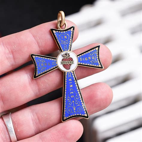 In Hoc Signo 7