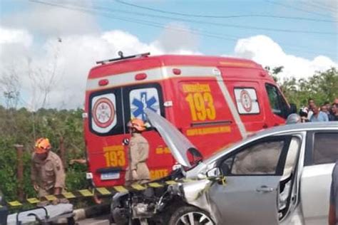 Acidente Envolvendo Dois Carros E Uma Moto Deixa Morto E Feridos Na