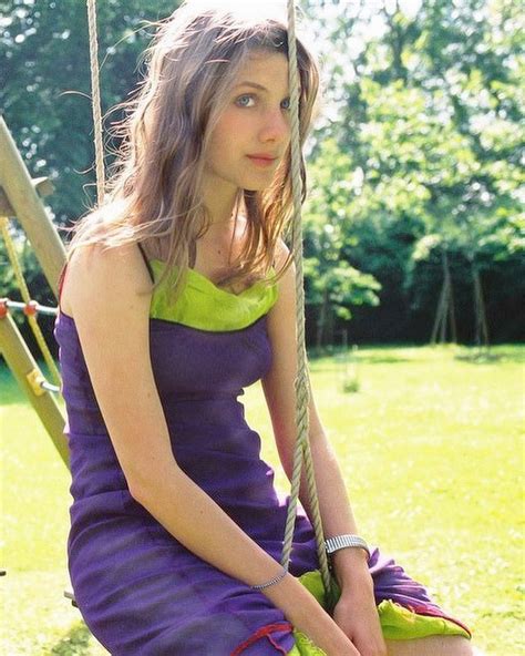 Hot And Sexy Mélanie Laurent Photos thBLOG